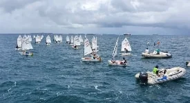 Jovens velejadores cumprem Desafio Yacht - Aratu de Optimist