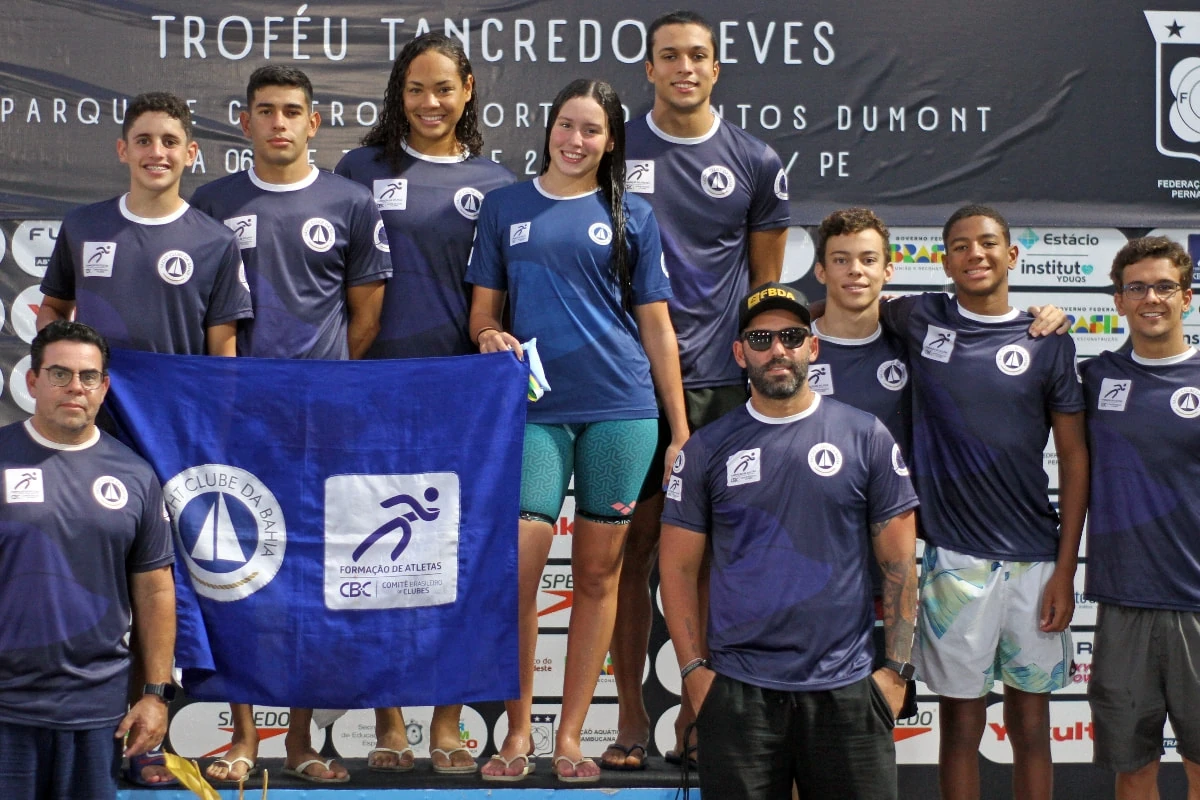 Natação do YCB no pódio em competições na piscina e águas abertas